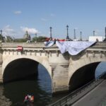 Париж започна новото опаковане на Pont Neuf в памет на Кристо и Жан-Клод