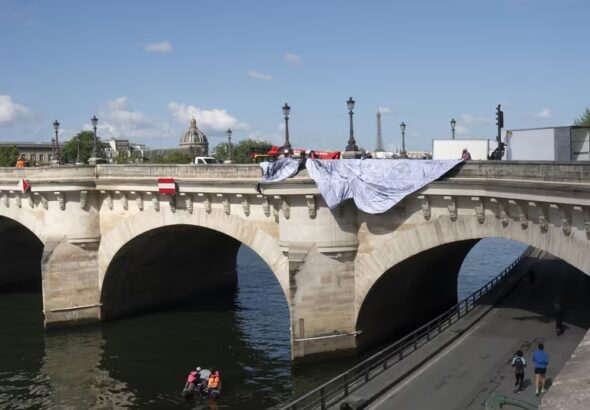 Париж започна новото опаковане на Pont Neuf в памет на Кристо и Жан-Клод