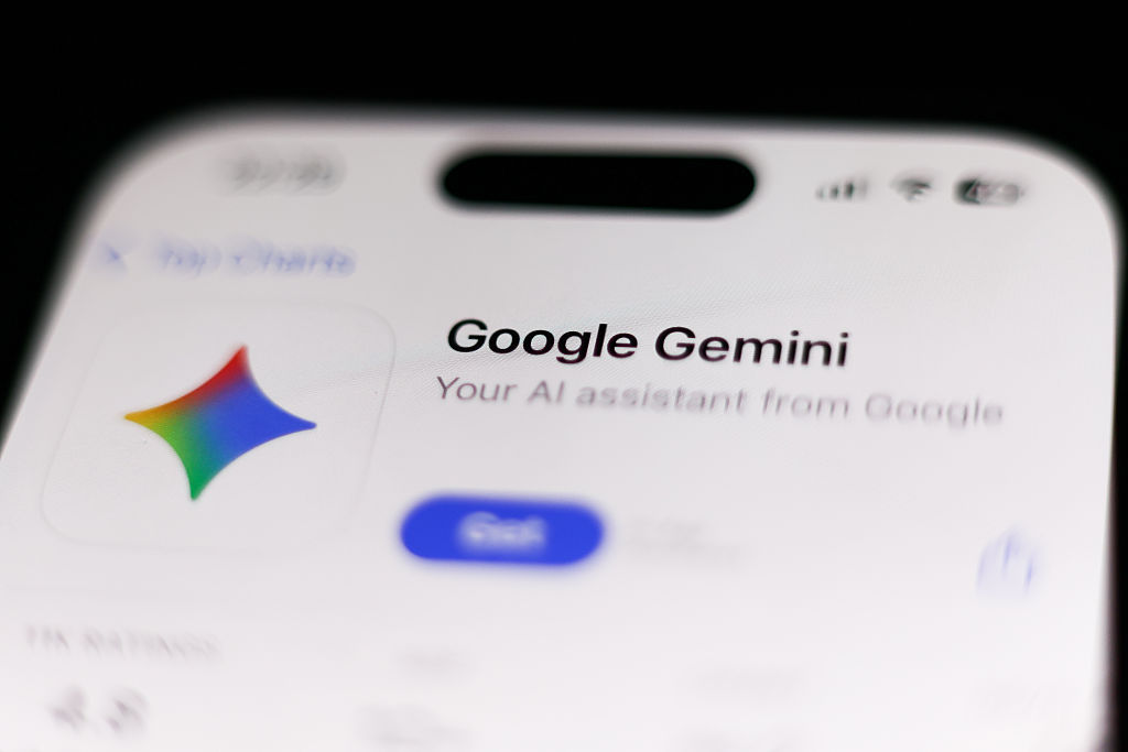 Google Gemini влиза в iPhone: Siri става “по-умна”