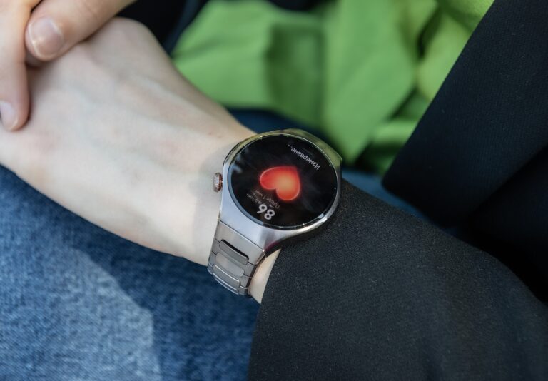 Плащането с Huawei часовник вече е възможно чрез Curve Pay