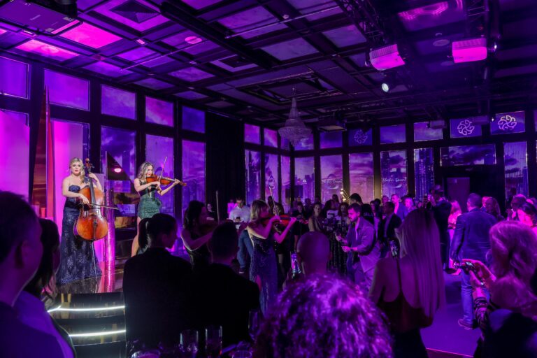 Филип Морис България представи IQOS ILUMA i Electric Purple на ексклузивно събитие в София