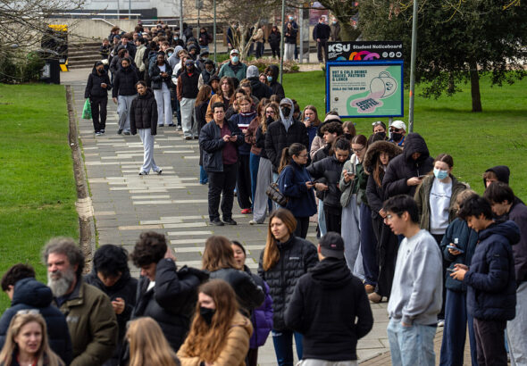 „Безпрецедентна“ епидемия от менингит във Великобритания взе две жертви