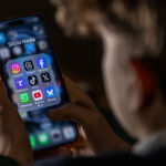 След Гърция и Турция забранява социалните мрежи за деца под 15 години