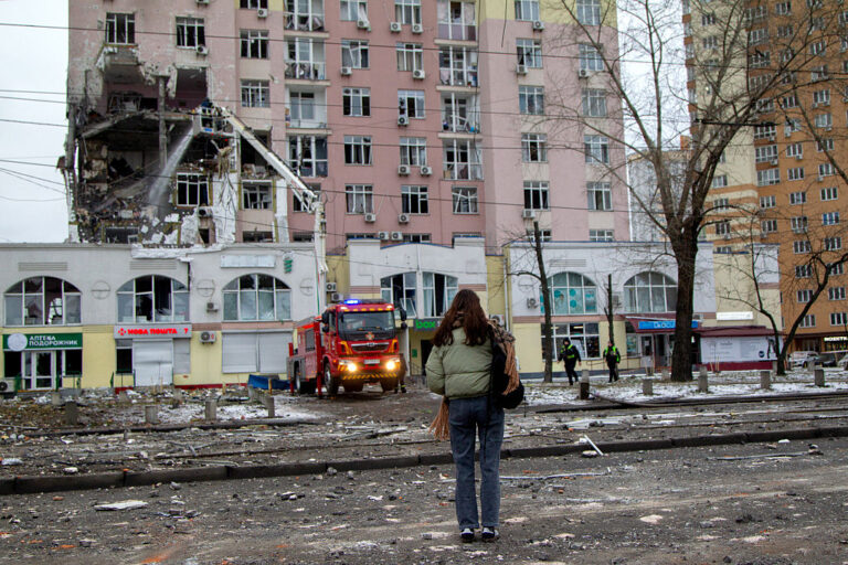 Русия нанесе масирани удари по Киев преди срещата между Зеленски и Тръмп
