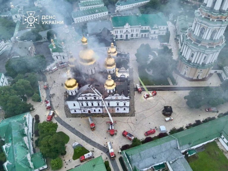 Русия атакува Киево-Печерската лавра, едно от най-значимите места за православните християни