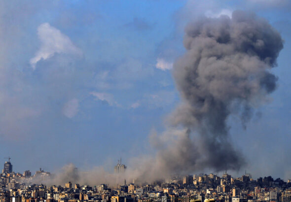 Израел атакува Ливан, Ормузкият проток остава затворен