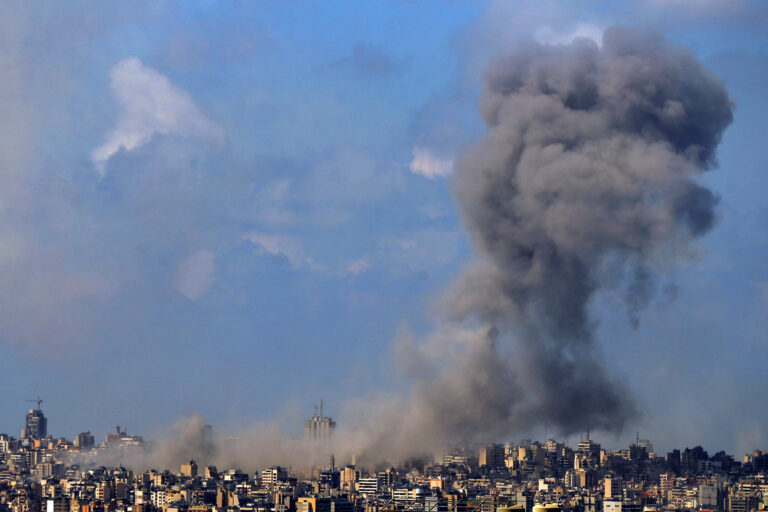 Израел атакува Ливан, Ормузкият проток остава затворен