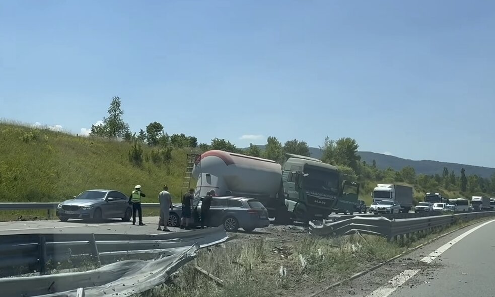 Прокуратурата проверява мантинелите на “Струма”, но само в един участък