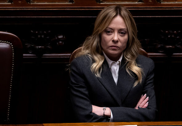 Мелони се дистанцира от Тръмп в опит да стабилизира управлението си