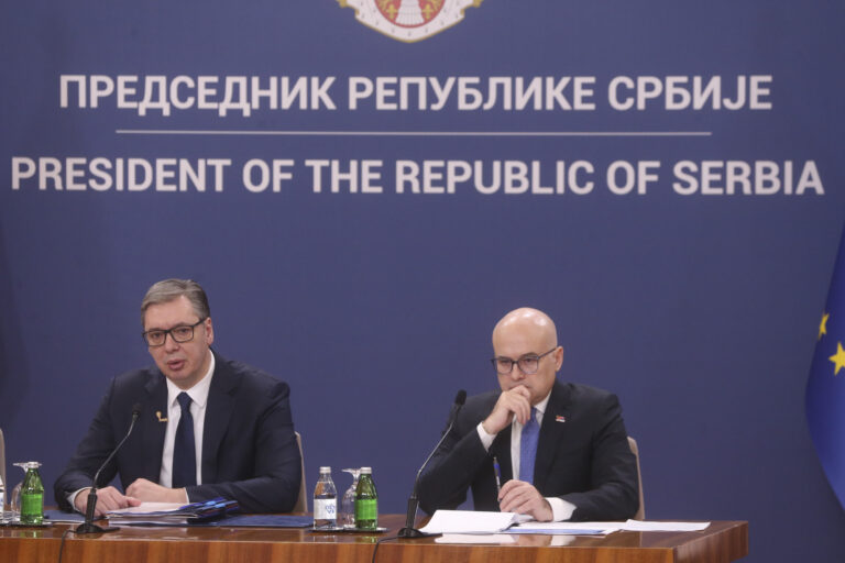 Вучич жертва премиера на Сърбия в разгара на протестите