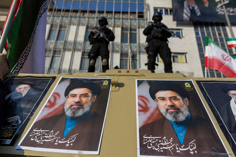 Моджтаба Хаменей: САЩ и Израел трябва да бъдат „поставени на колене“