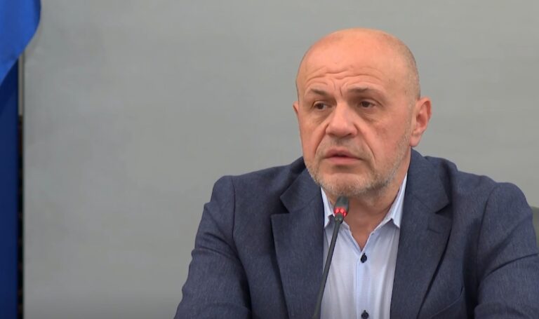 Вицепремиерът Томислав Дончев също ще одобрява евентуална продажба на "Лукойл" освен ДАНС