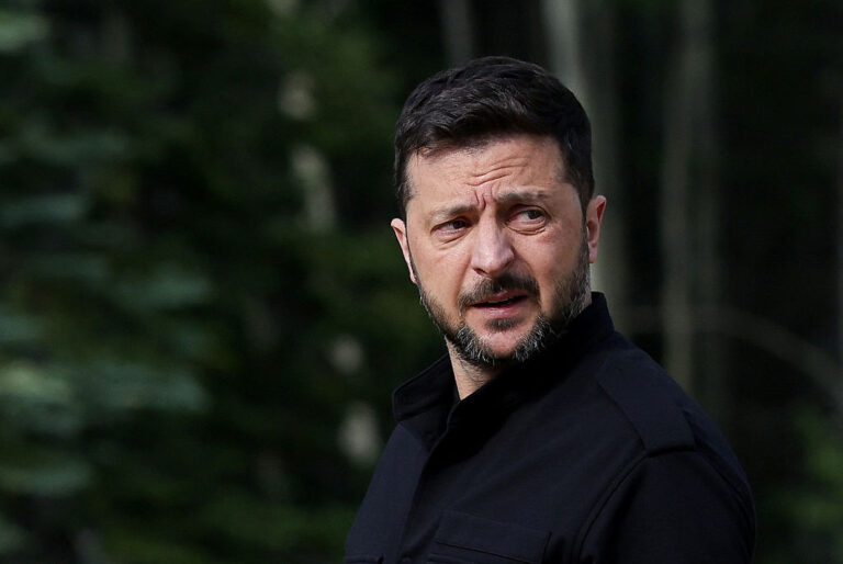 Зеленски сменя ръководствата на енергийните дружества заради корупционния скандал