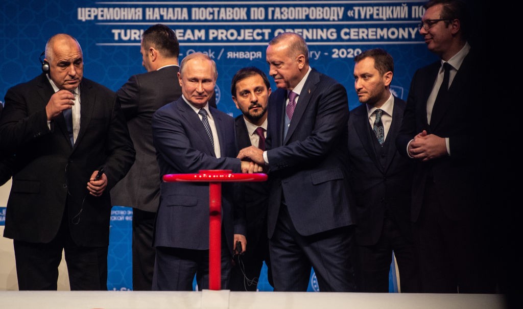 ЕС окончателно наложи забрана за внос на руски газ, България се въздържа