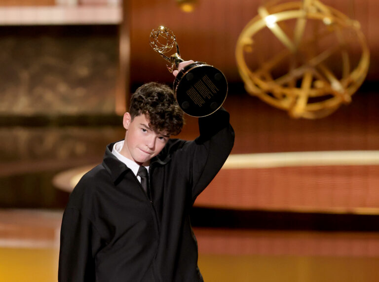 Наградите Emmy 2025: Заслужен триумф за Adolescence и The Pitt, овации за Стивън Колбер
