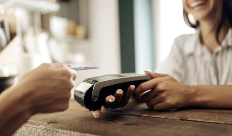 tbi bank позволява всяко плащане с карта neon да се разделя на вноски