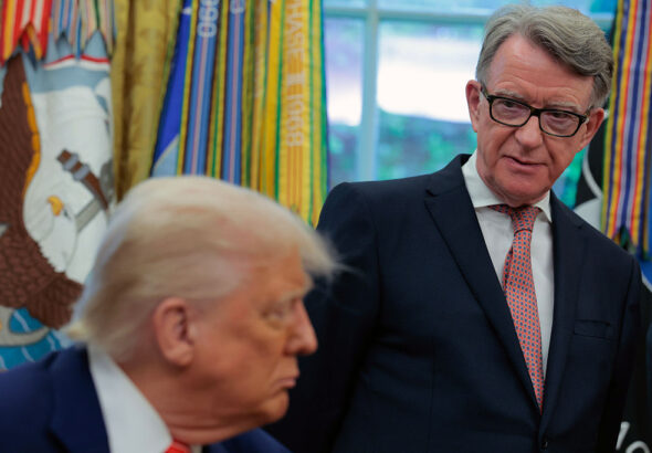 Арестуван е бившият посланик на Великобритания в САЩ