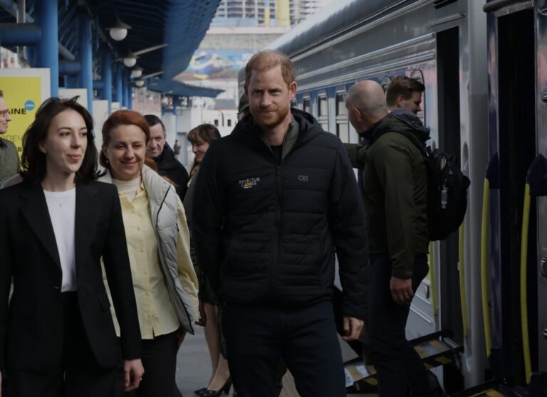 „Важно е да не забравяме Украйна“ – принц Хари е на изненадващо посещение в Киев