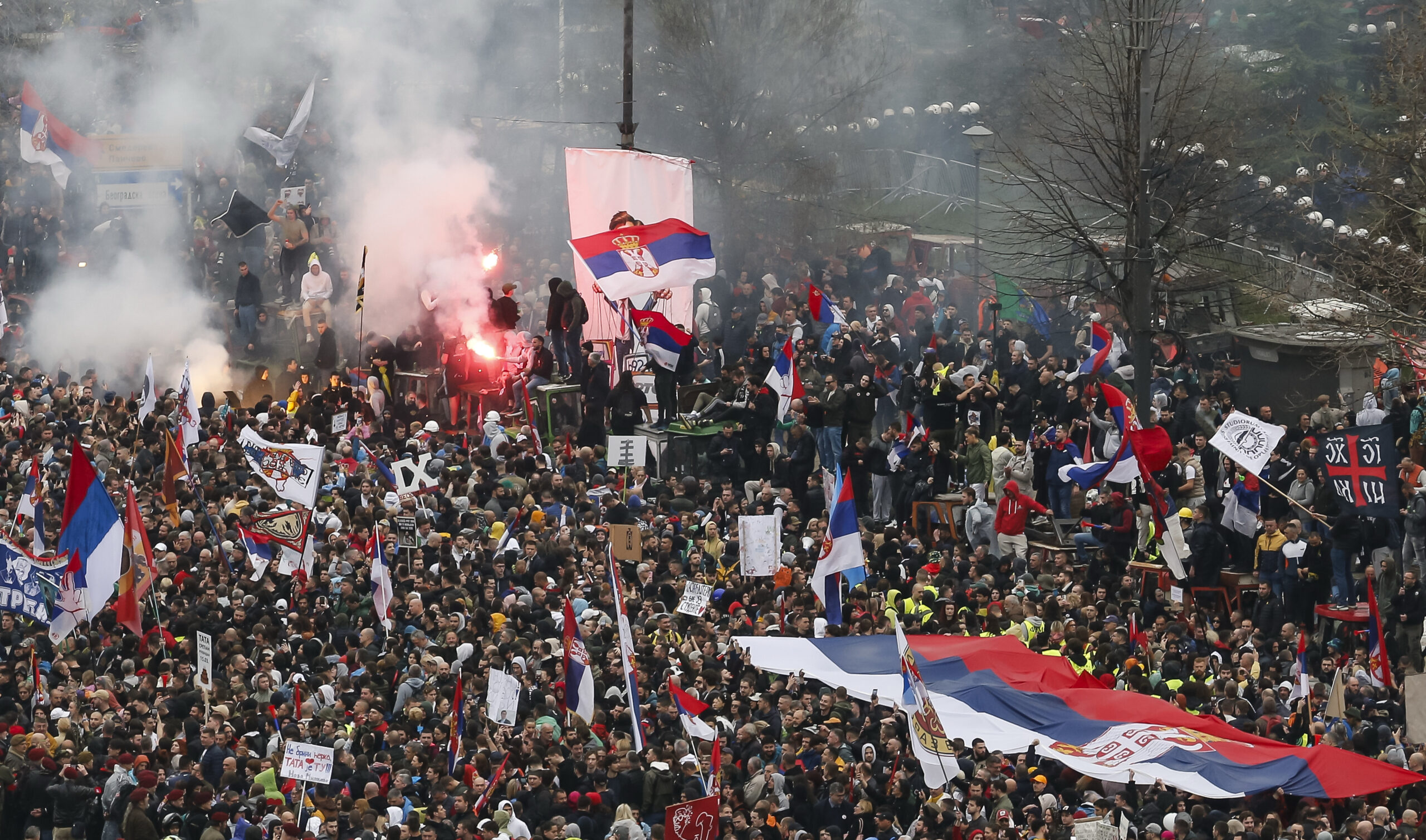 "Най-масовият протест от 25 години" - Всички погледи са насочени към Сърбия