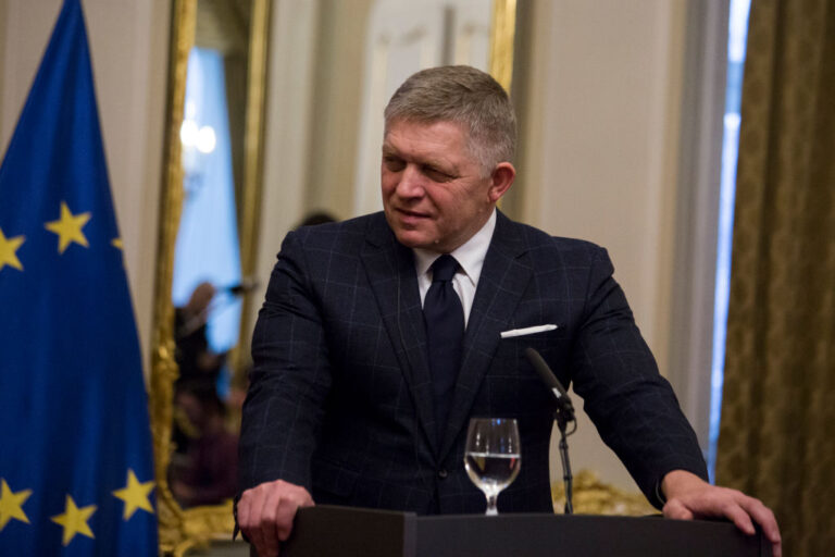 Кабинетът на Фицо е пред разпад. Словакия гледа към предсрочни избори