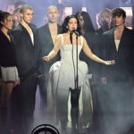 Росалия прекъсна концерт заради хранително отравяне