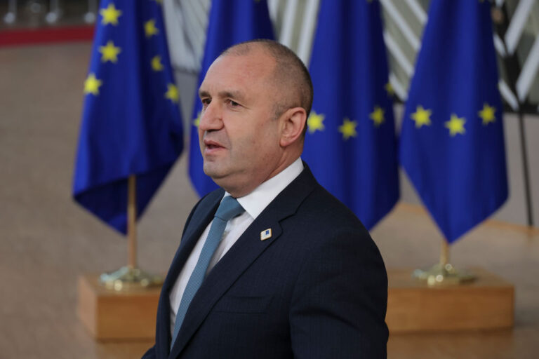 Радев: "Хората, които се пишат за най-големи демократи, се обявяват срещу демокрацията"