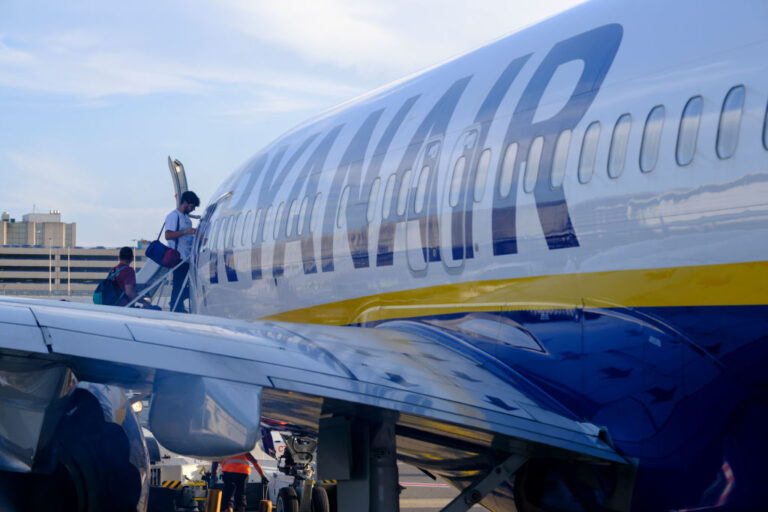 Стачка във Франция блокира над 30 000 пътници: Ryanair и още авиокомпании отменят стотици полети