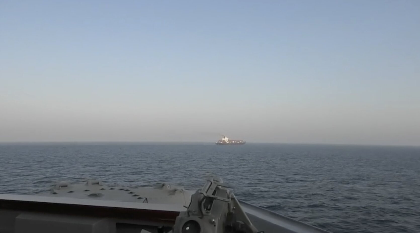 САЩ откриха огън по ирански кораб, Техеран не вижда условия за нови преговори