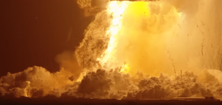 Мегаракетата Starship на SpaceX експлодира при рутинен тест