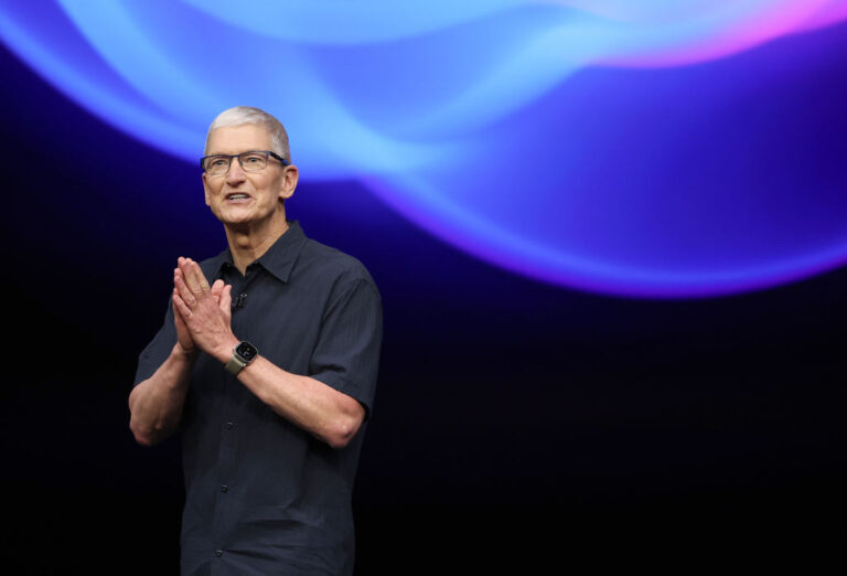 Apple инвестира $500 млрд. в САЩ в опит да се освободи от митата на Тръмп