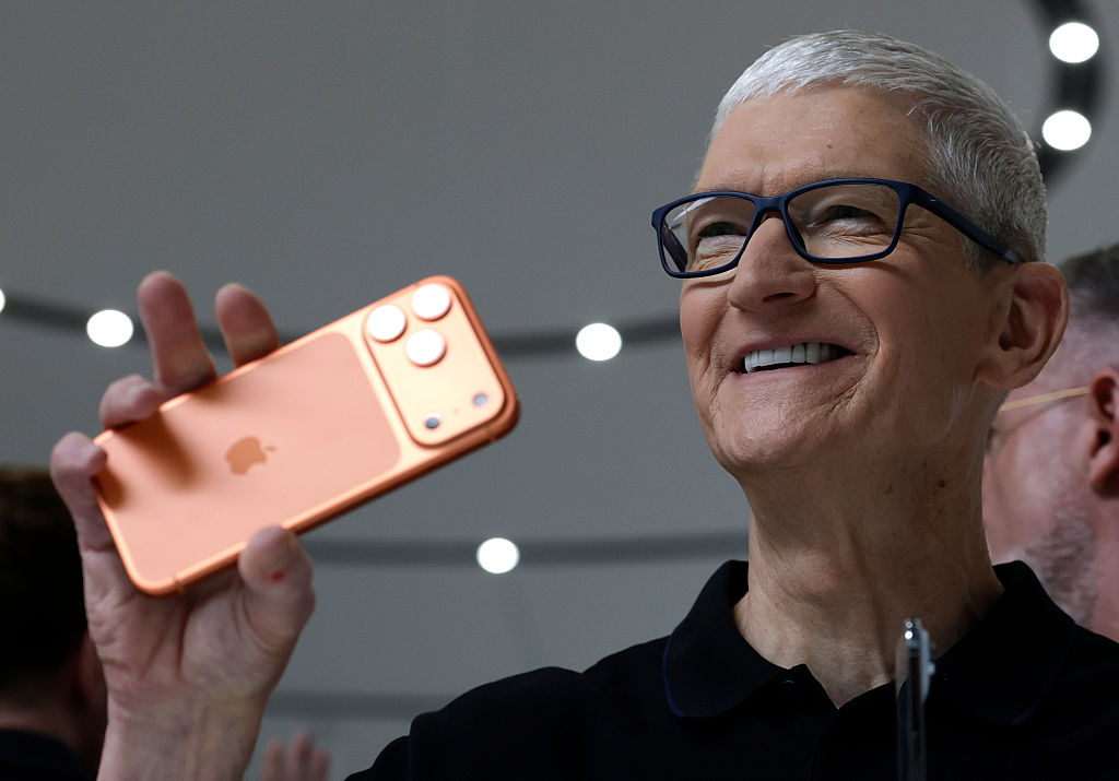 Apple вдига цените заради AI кризата с чиповете памет