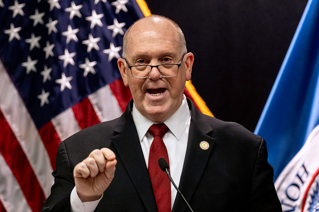 „Граничният цар“ на Тръмп прекрати операцията на ICE в Минесота и я обяви за „много успешна“