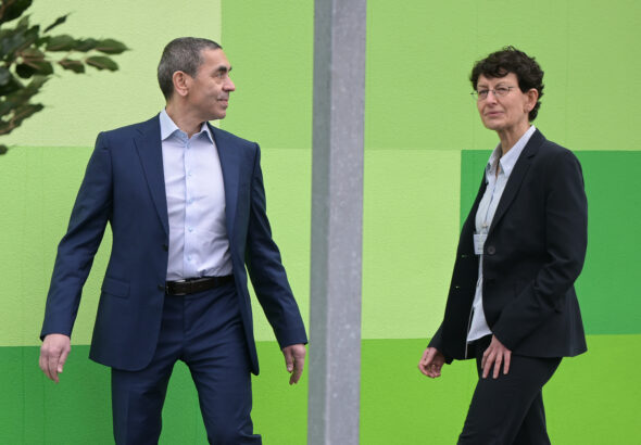 Съпрузите, които създадоха Covid-ваксината, напускат BioNTech