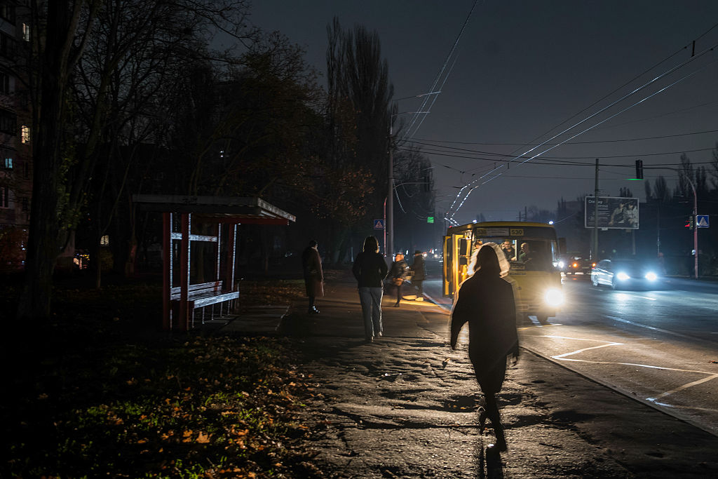 Украйна разследва корупция в енергетиката си след мащабни руски удари