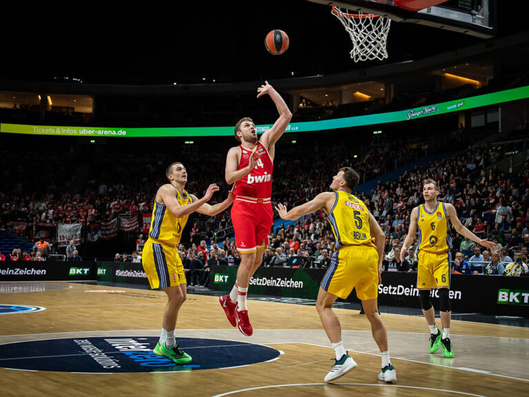 Александър Везенков се нареди сред най-великите в Евролигата