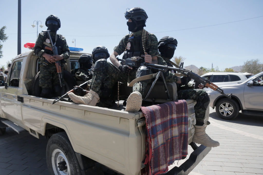 Йеменските хути се включиха във войната с Иран с атаки срещу Израел, САЩ изпращат морски пехотинци