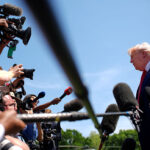 Съд нареди да бъде възстановен достъпът на CNN, MS NOW и Politico до Белия дом